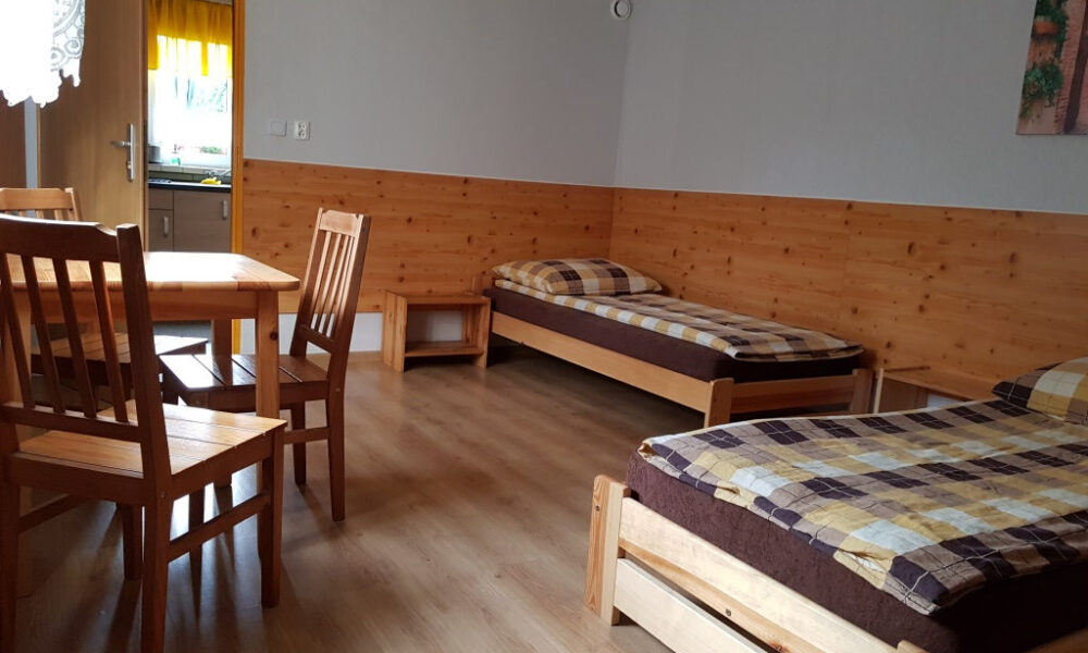 Apartament nr&nbsp;1 z&nbsp;aneksem i&nbsp;łazienką (ujęcie 2)